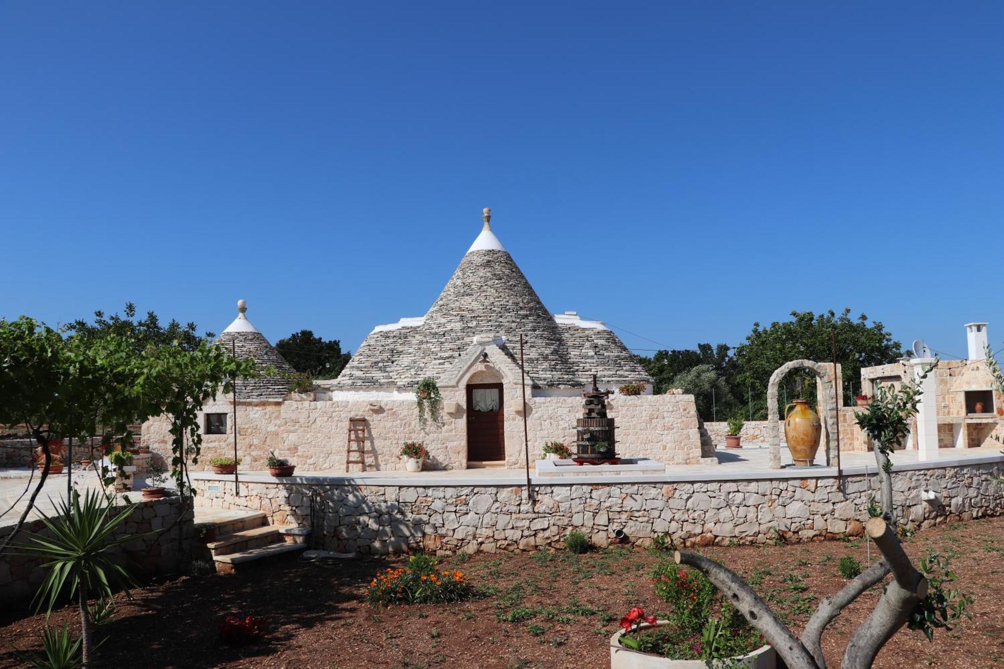 Trullo Famiglia Apartment *